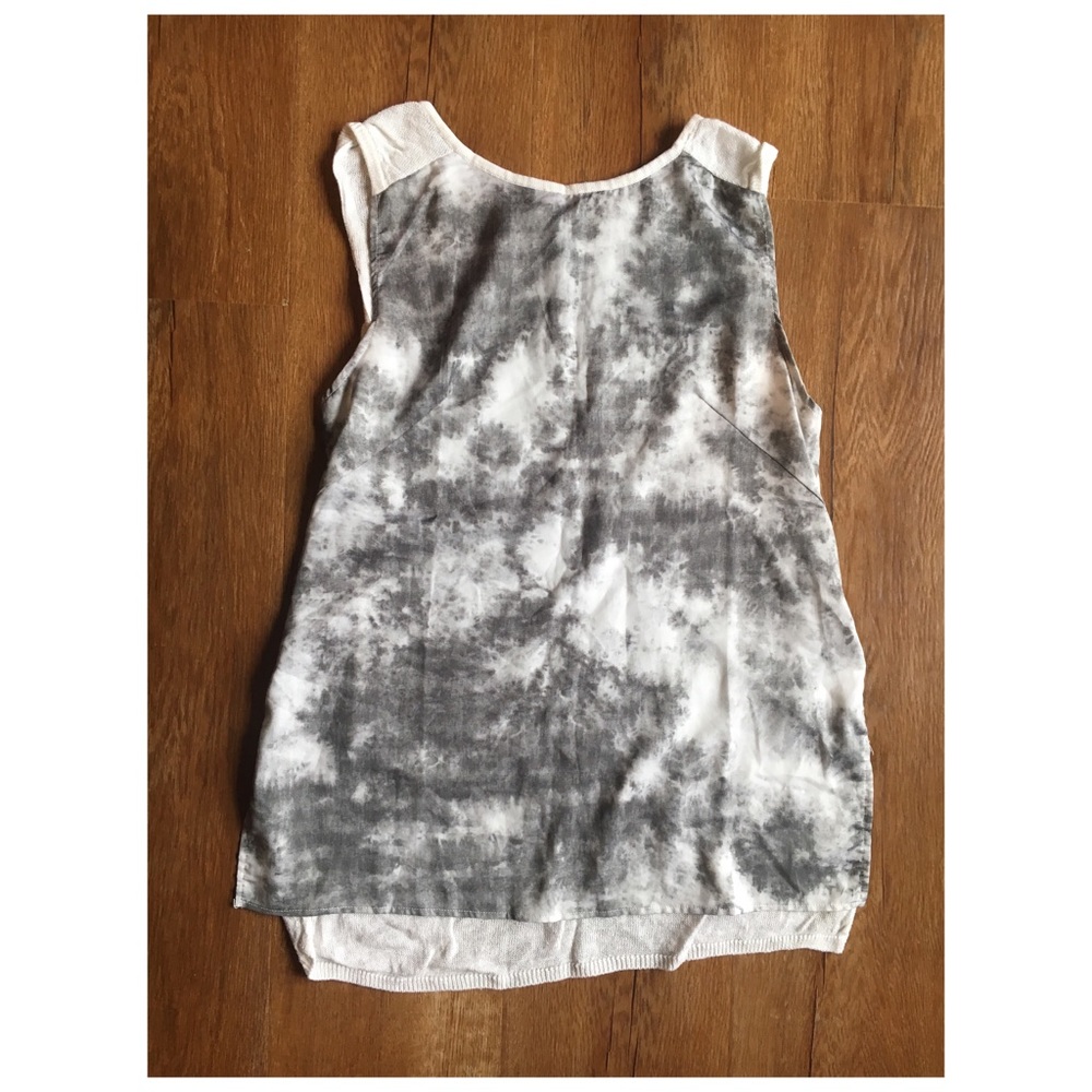 Sleeveless shirt